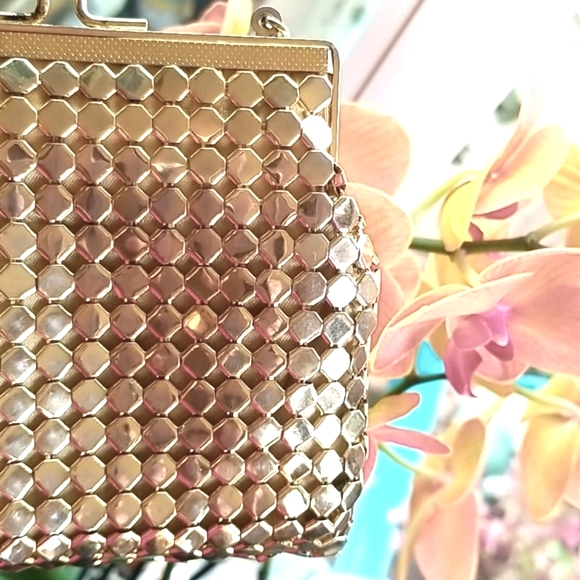 Glitzy ART Lumured Gold Mesh Germany Clam Shell Fancy Special Bag Purse 5" sq - Picture 13 of 13